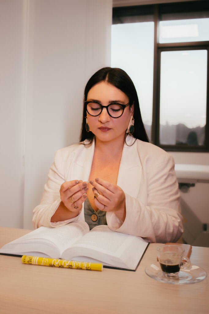 Dra Mayara Altomari médica acupunturista para enxaqueca em São Paulo
