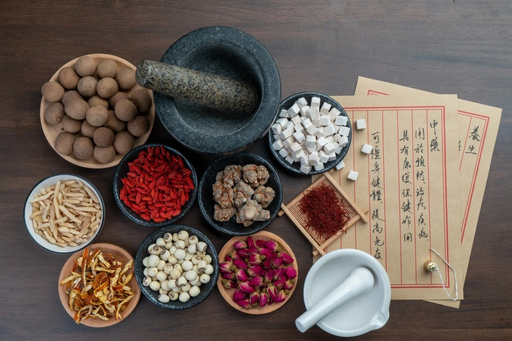 FITOTERAPIA CHINESA como - DRA MAYARA ALTOMARI